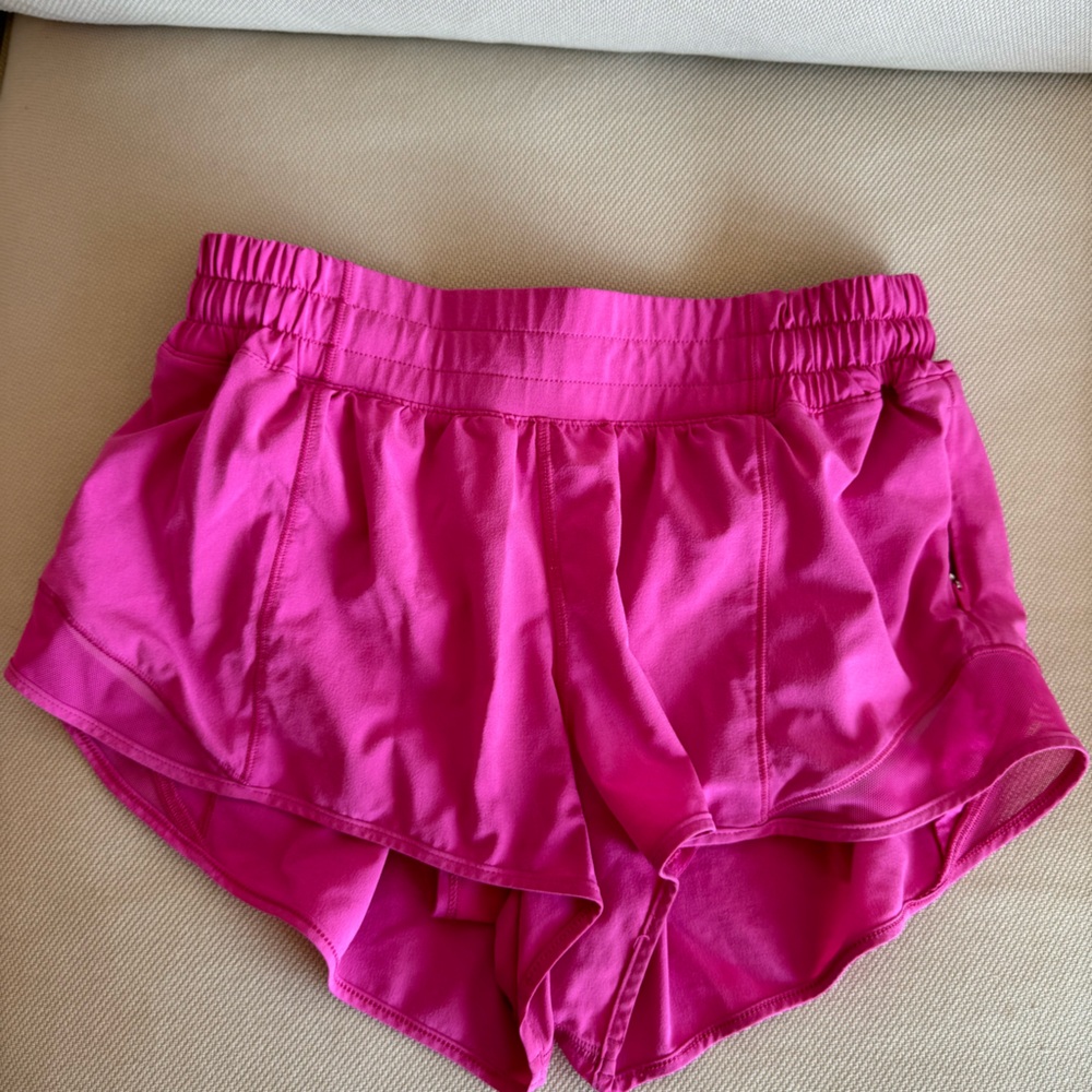 Lululemon Hotty hot 2.5 Inch Shorts